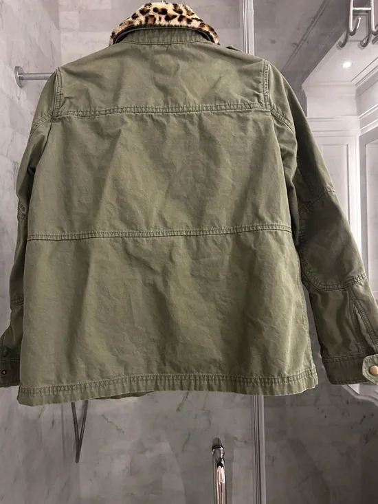 Womans GAP Cargo Olive Green Jacket with Removable Leopard Faux-Fur Collar - Picture 5 of 6